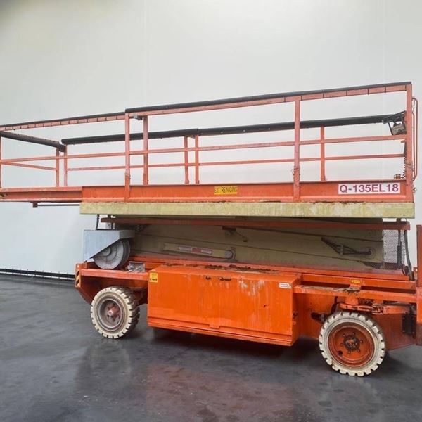 Holland Lift Q-135EL18 15,5m Schaarhoorgwerker Holland Lift Q-135EL18 15,5m Schaarhoorgwerker